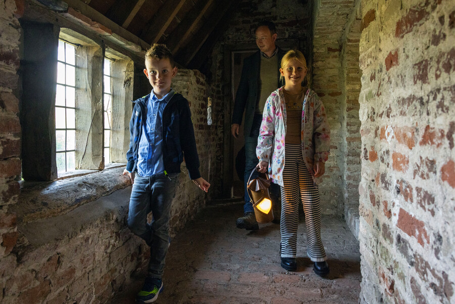 Kinderen lantaarn weergangen