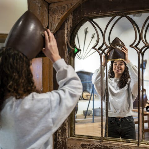 Harnas passen in kasteel Ammersoyen
