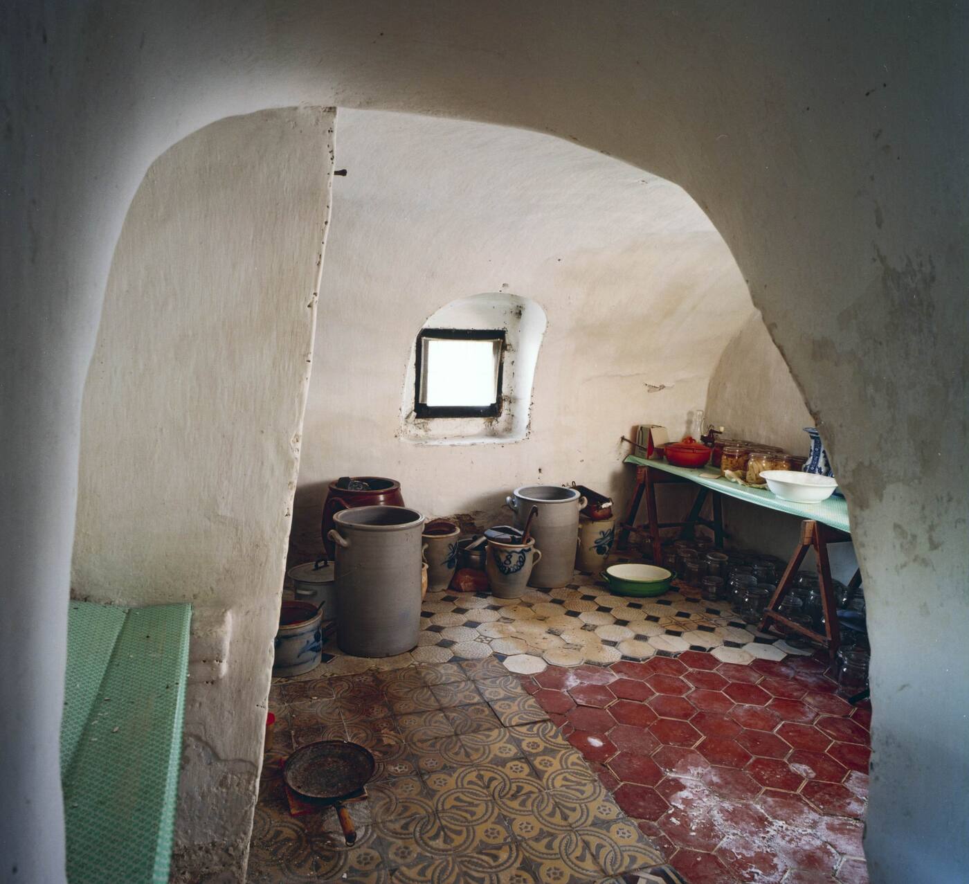 Scholtengoed Boeijink-Huppel; gewelfde ruimte in boerderij