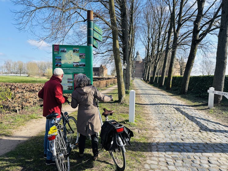 Fietsers kasteel Ammersoyen