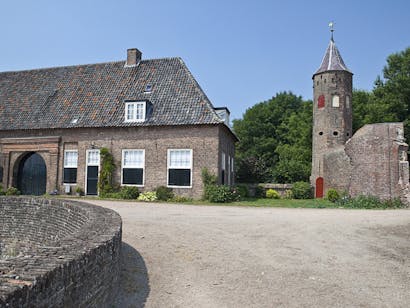 Kasteelse Hof te Ooy huis met toren