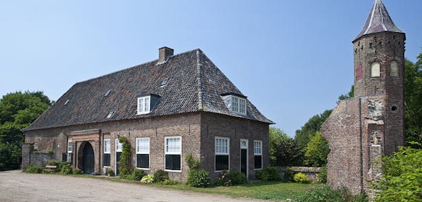 Kasteelse Hof te Ooy huis met toren