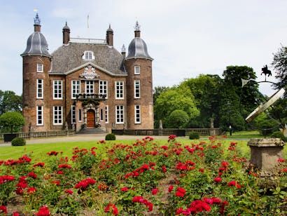 Landgoed Biljoen kasteel rode rozen