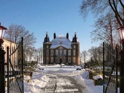 Landgoed Biljoen kasteel sneeuw poort