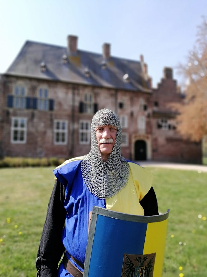 Ridder Rob bij kasteel Hernen