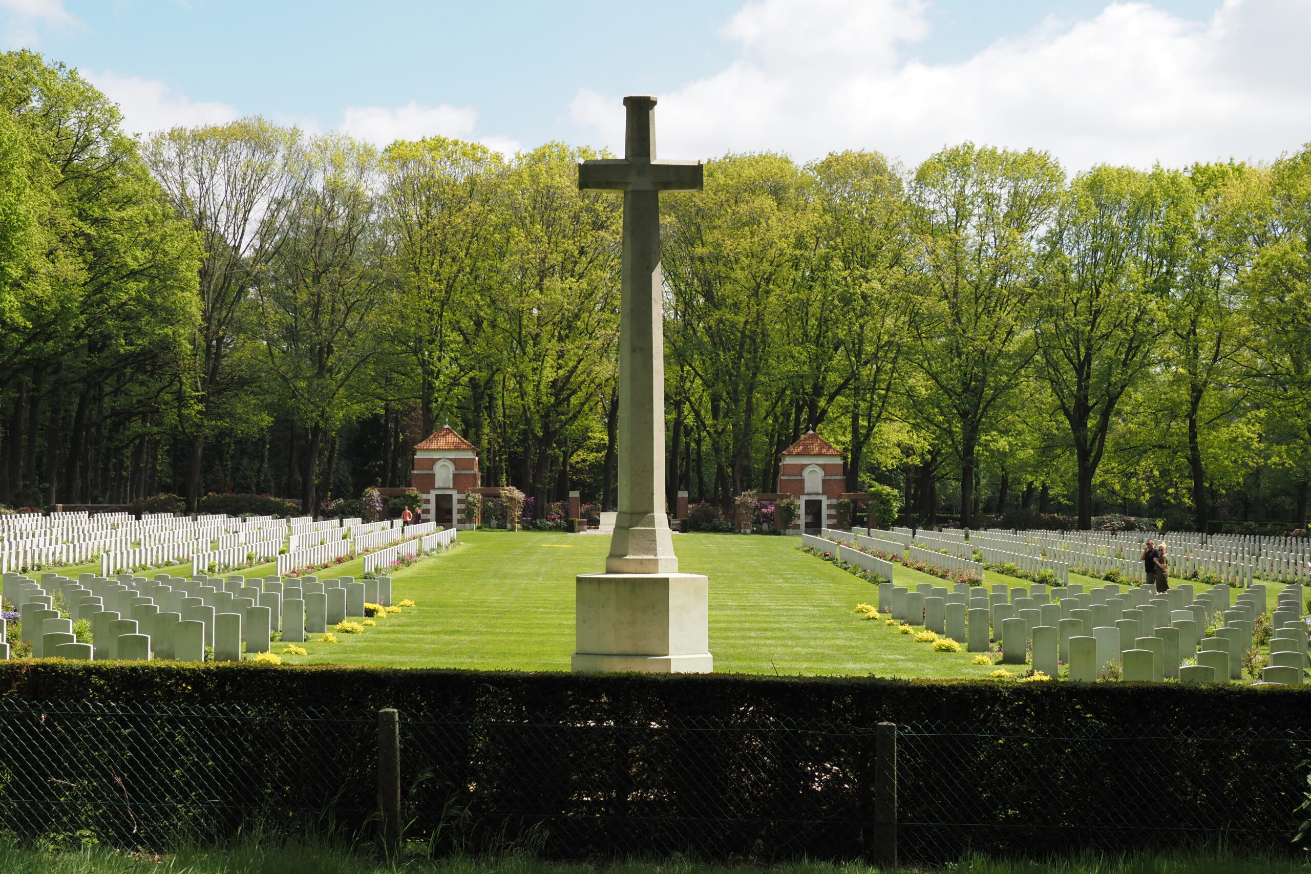 Landgoed Lichtenbeek en Boschveld; Airborne War Cemetery, de militaire begraafplaats bij Landgoed Lichtenbeek