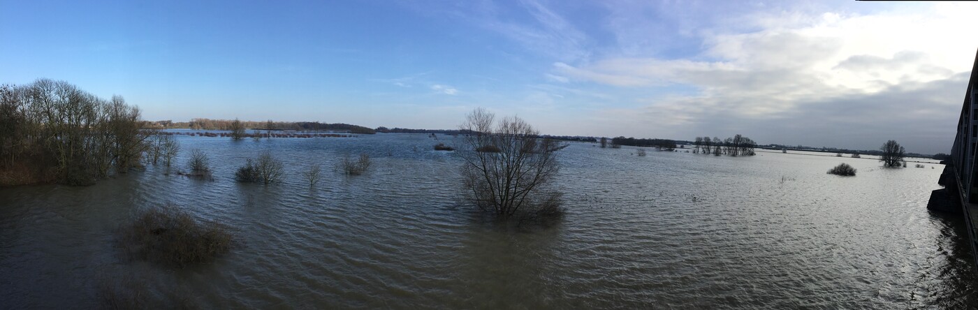 Waardenburg en Neerijnen hoogwater