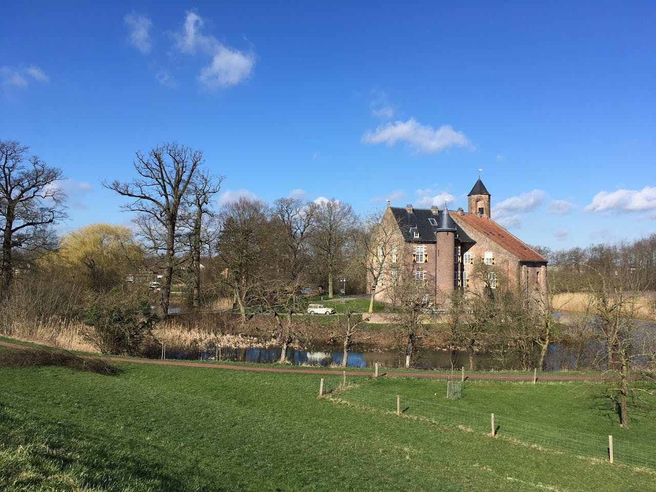 Waardenburg en Neerijnen kasteel