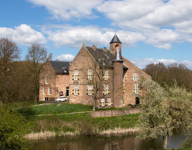 Waardenburg en Neerijnen kasteel
