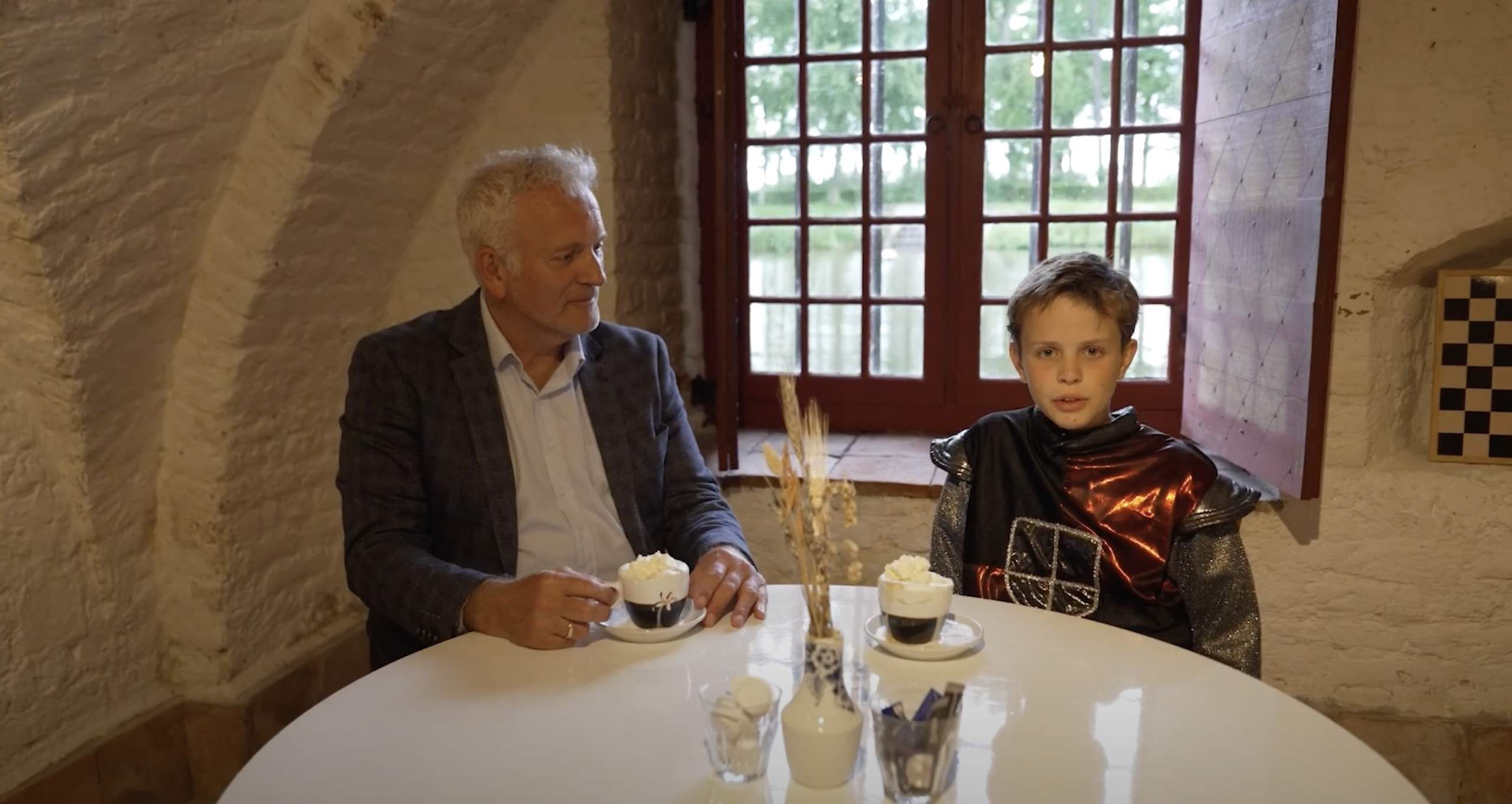 Still van YouTube video Cannenburch met kinderen