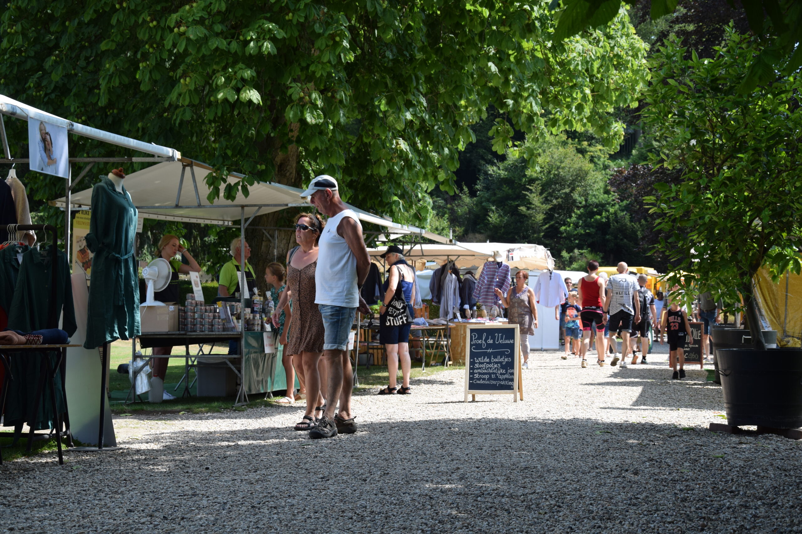 Trotsmarkt-bij-kasteel-Rosendael-in-de-zomer