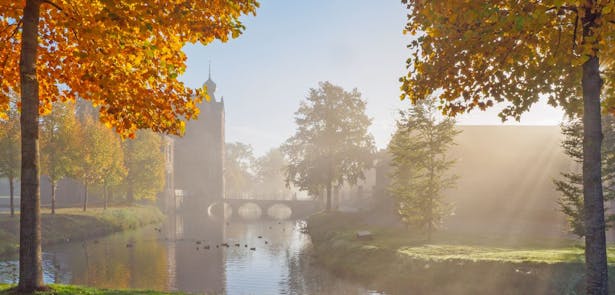 Cannenburch-kasteel-herfst-in-park