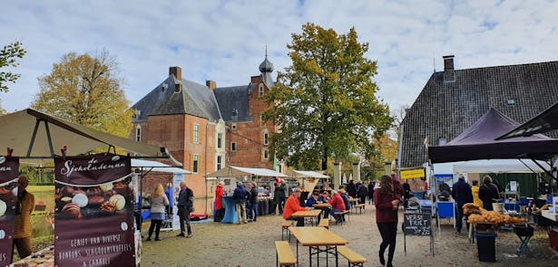 Cannenburch-kasteel-herfstpracht-terras