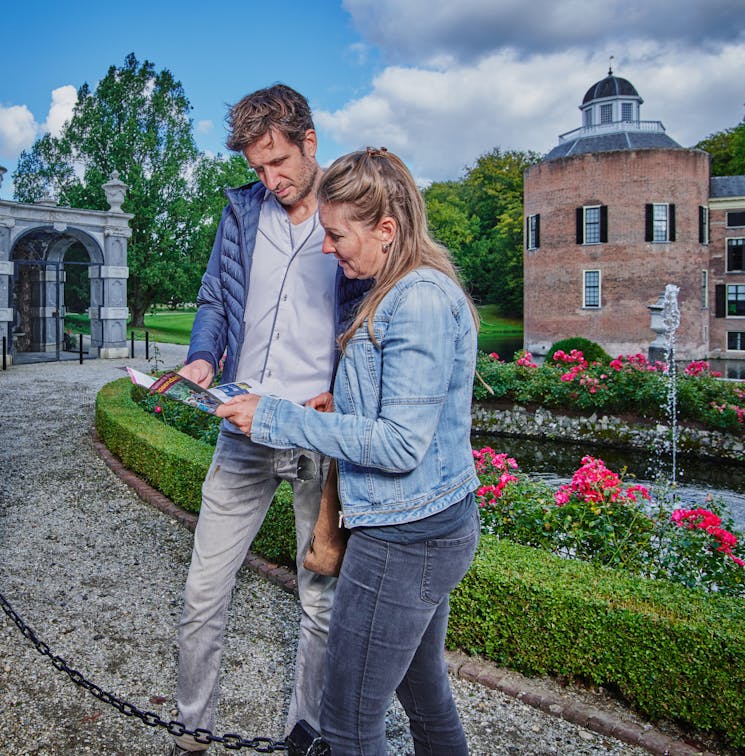 Kasteel Rosendael met bezoekers