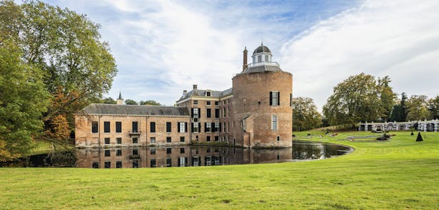 Donjon en Schelpengalerij in park Rosendael