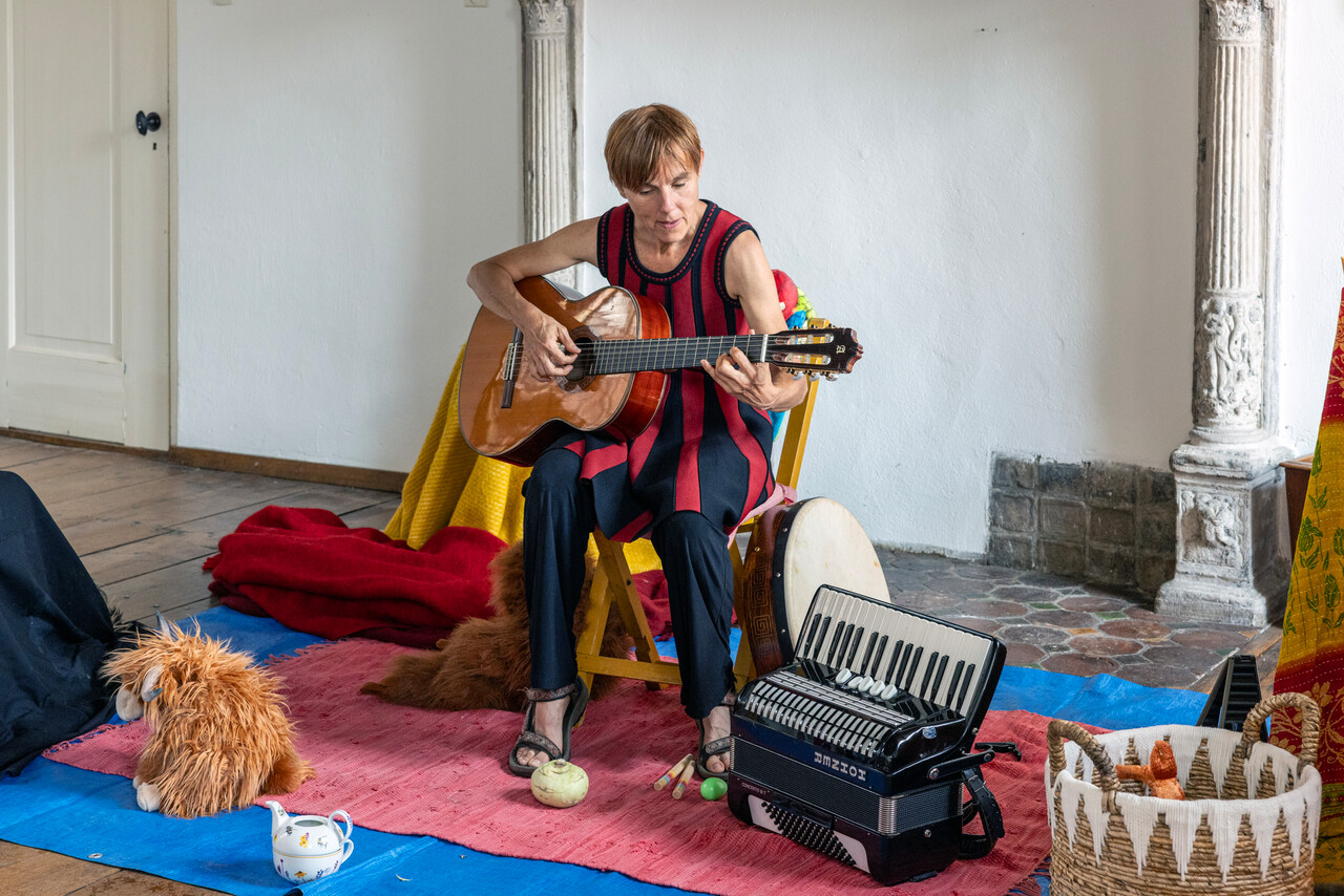 Hanna'floor Muziektheater rode maan op kasteel Hernen