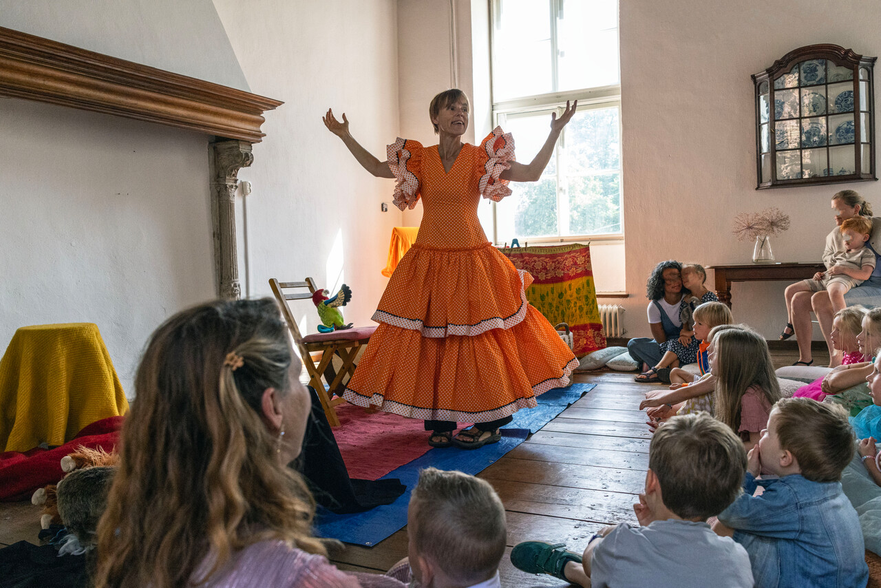 Hanna'floor Muziektheater rode maan op kasteel Hernen