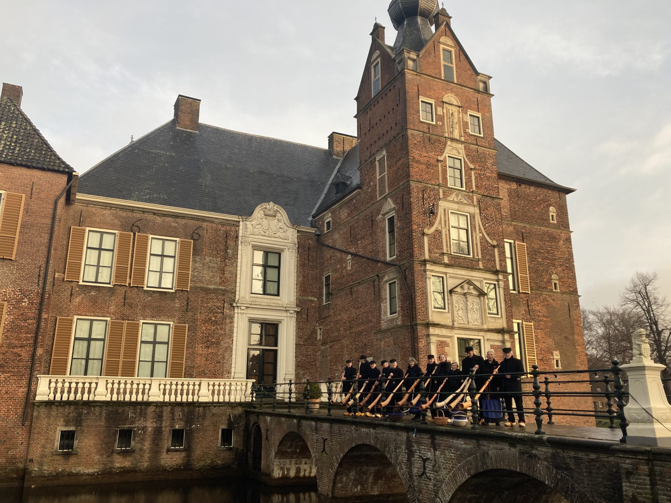 Cannenburch-kasteel-midwinterhoornblazers-brug