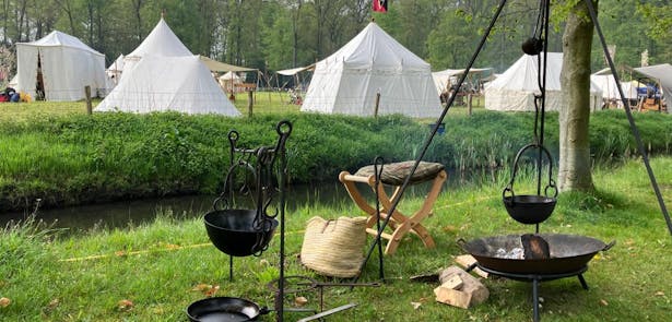 Cannenburch-kasteel-middeleeuws-festijn-kampement.