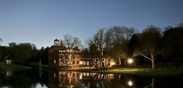 Kasteel en park Rosendael in de nacht