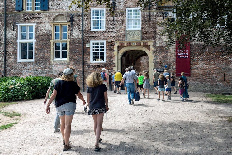 Groespbezoek kasteel Hernen