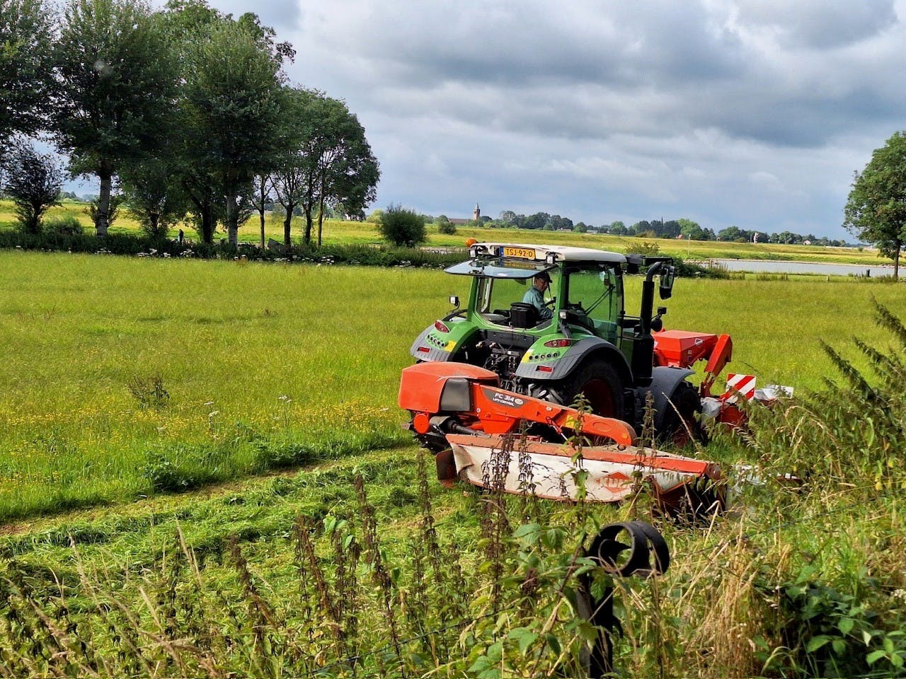 Maaien Reuzenberenklauw in de Rosande Polder