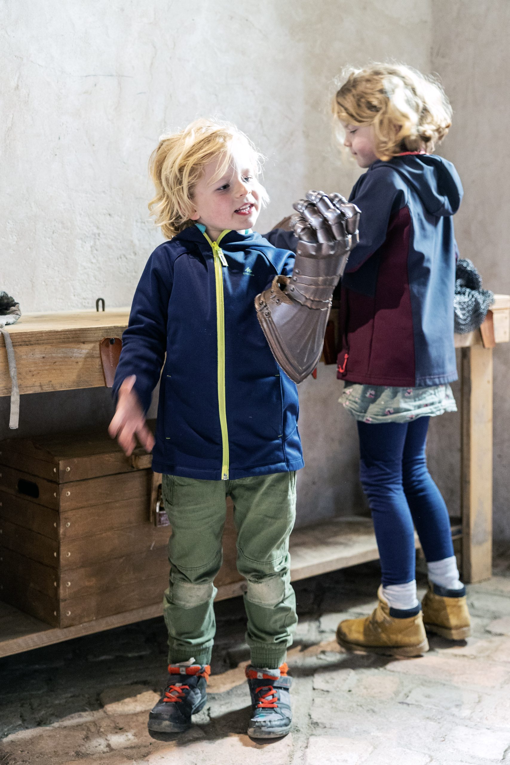 Pasen op kasteel Hernen met daarbij de aanwezigheid van de reanactmentgroep Levende Historie Harderwijk op het kasteel. Zij beelden het dagelijkse leven uit in de middeleeuwen in al zijn aspecten. Samen genieten van een maaltijd, dans en muziek, rechtspreken en straf.