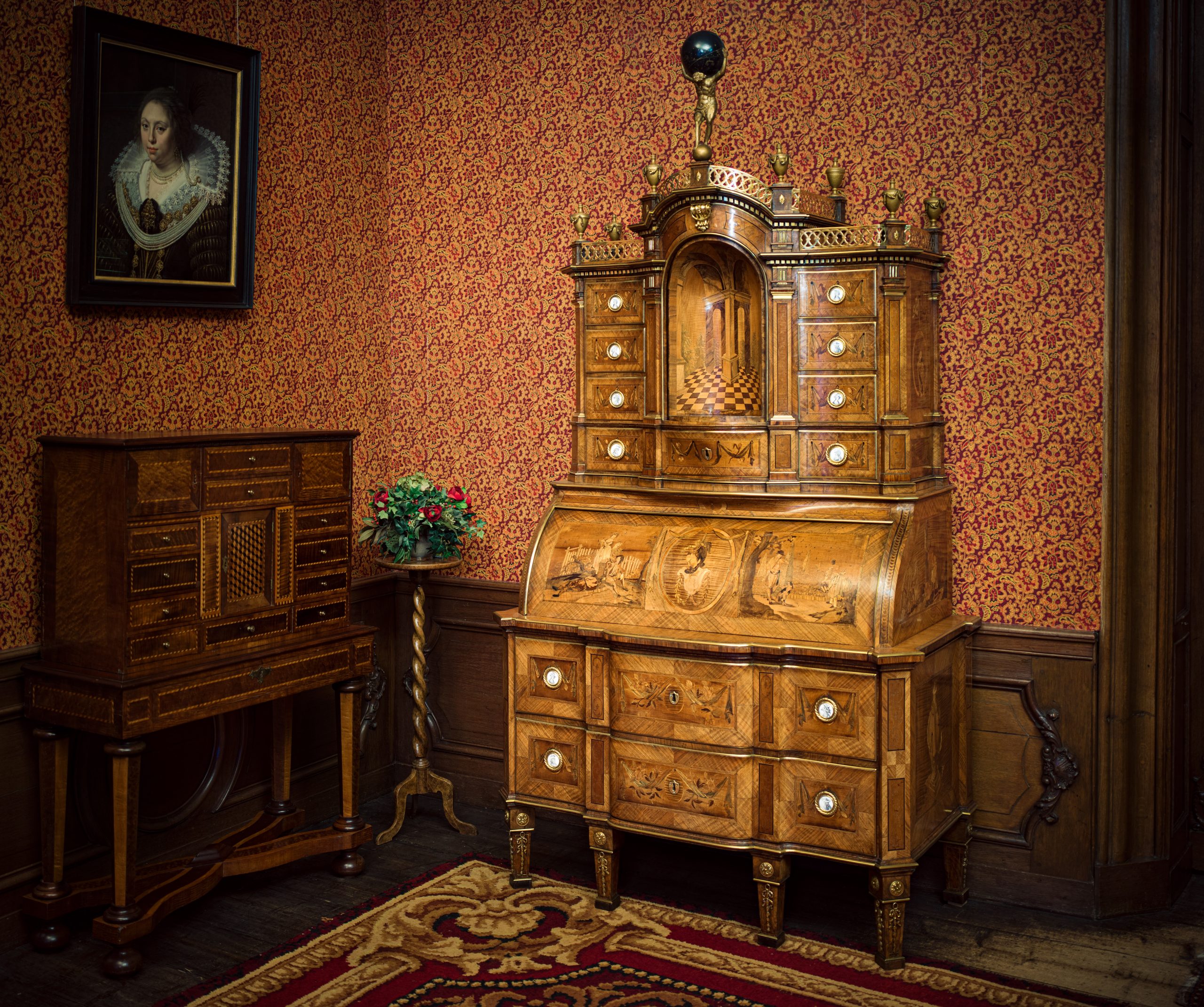 Duitse Meubel en portier Ermgard in Kasteel Rosendael