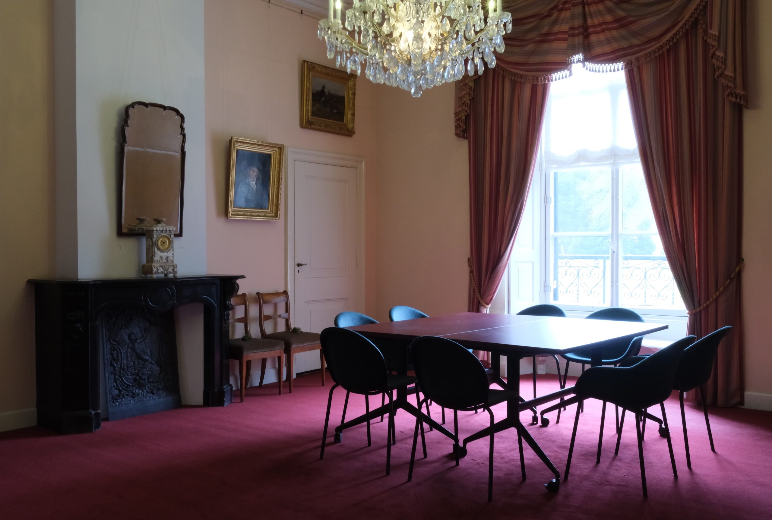 van-arnhem-kamer-vergaderopstelling-vrij-te-gebruiken