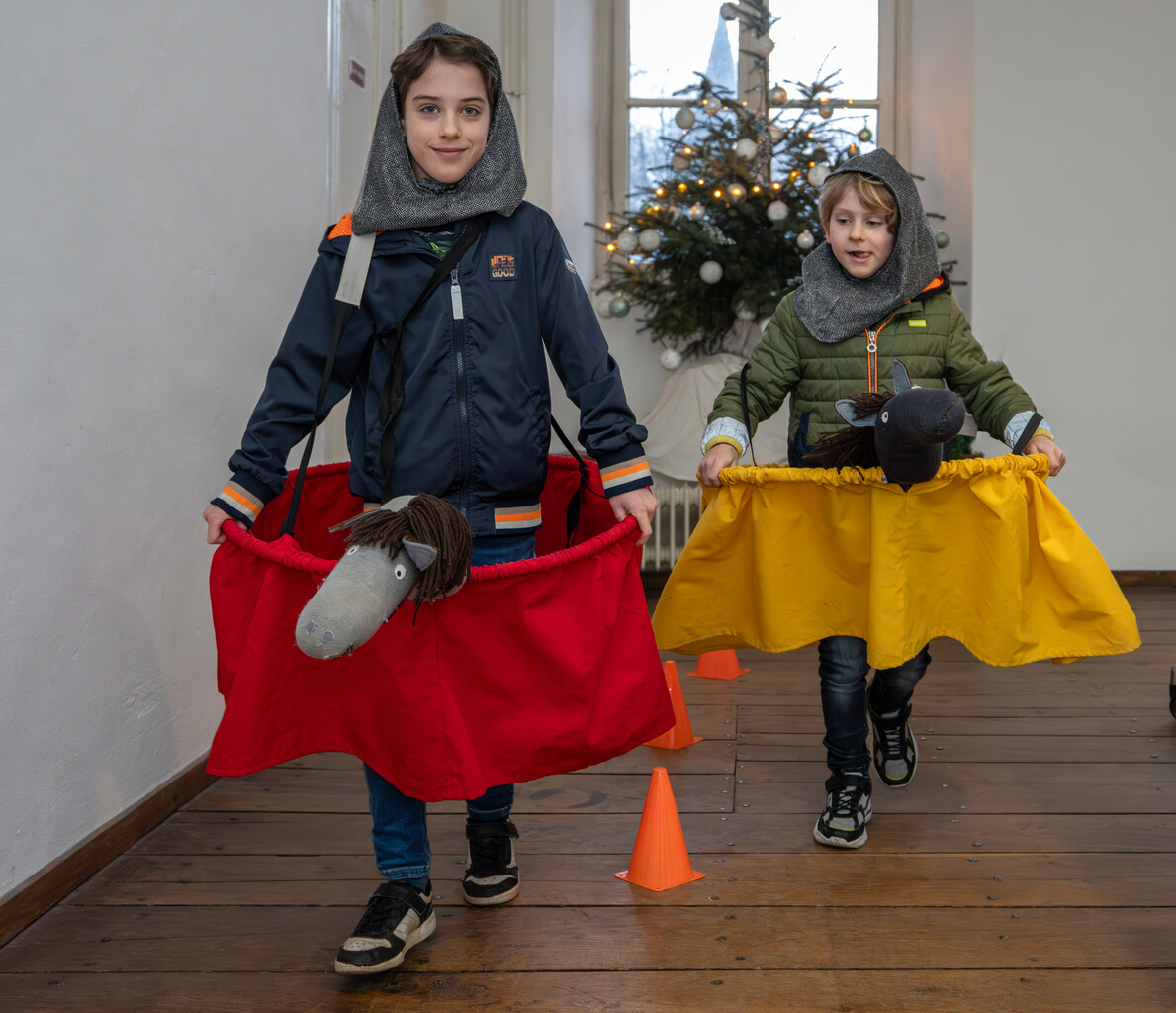 Kinderen spelend kasteel Hernen Riddertjes