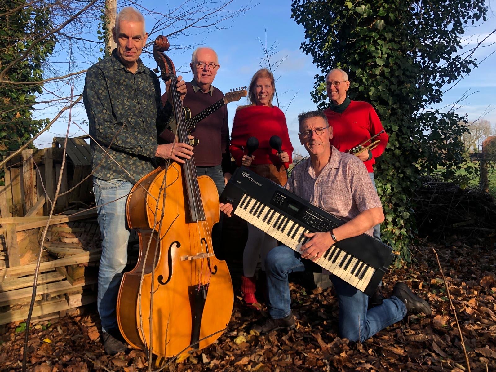 Canto Traseiro treden op tijdens Muziek aan Huis in het kasteel