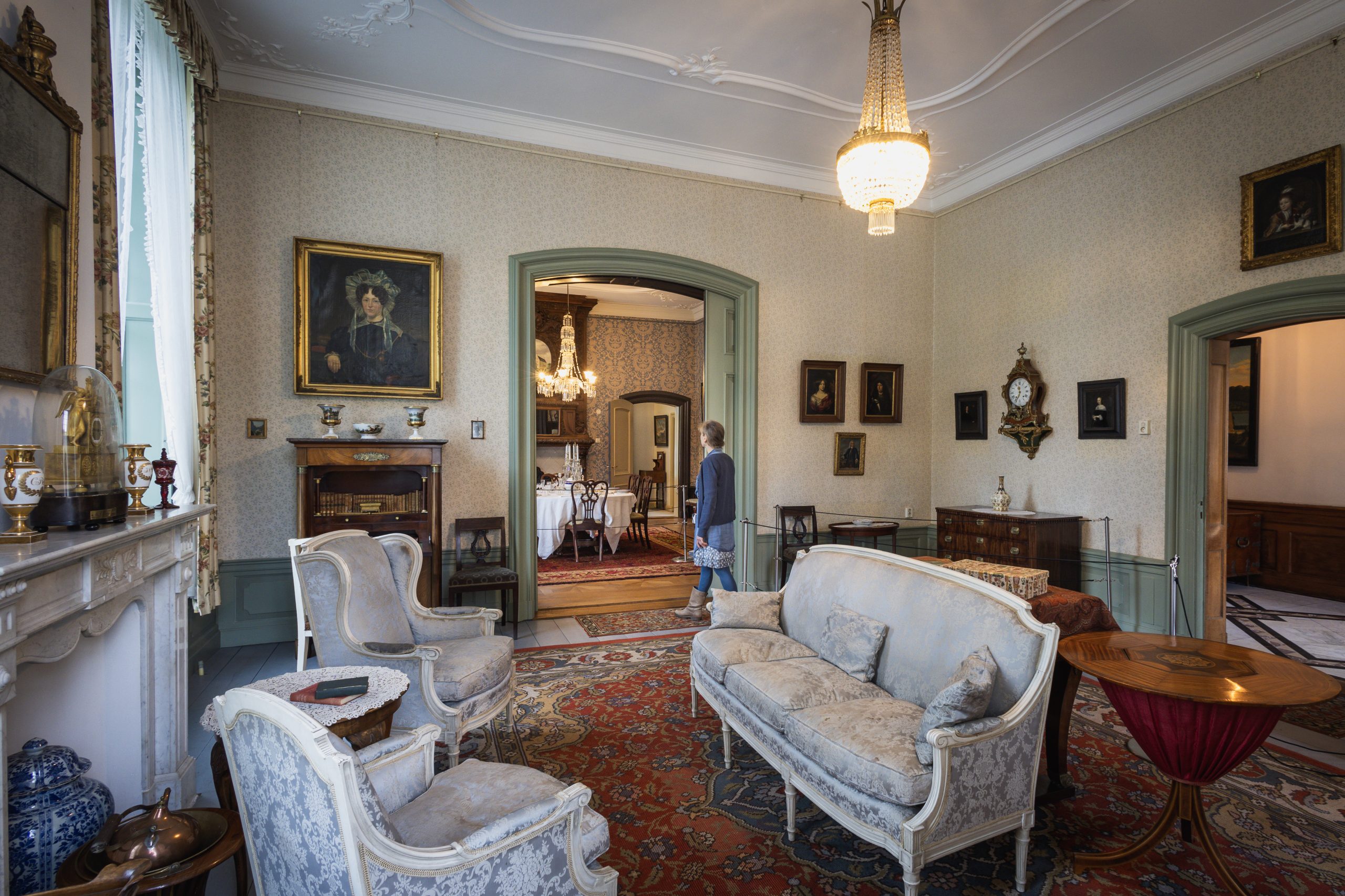 Huis Zypendaal met interieur van de damessalon