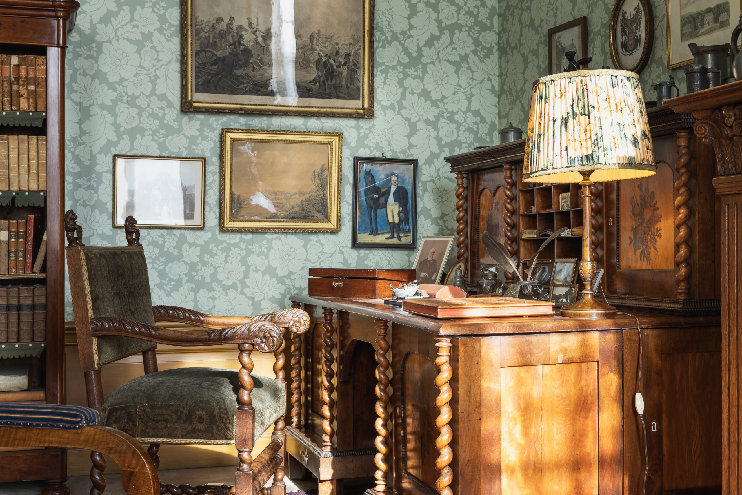 Herenkamer op huis Zypedaal met bureau