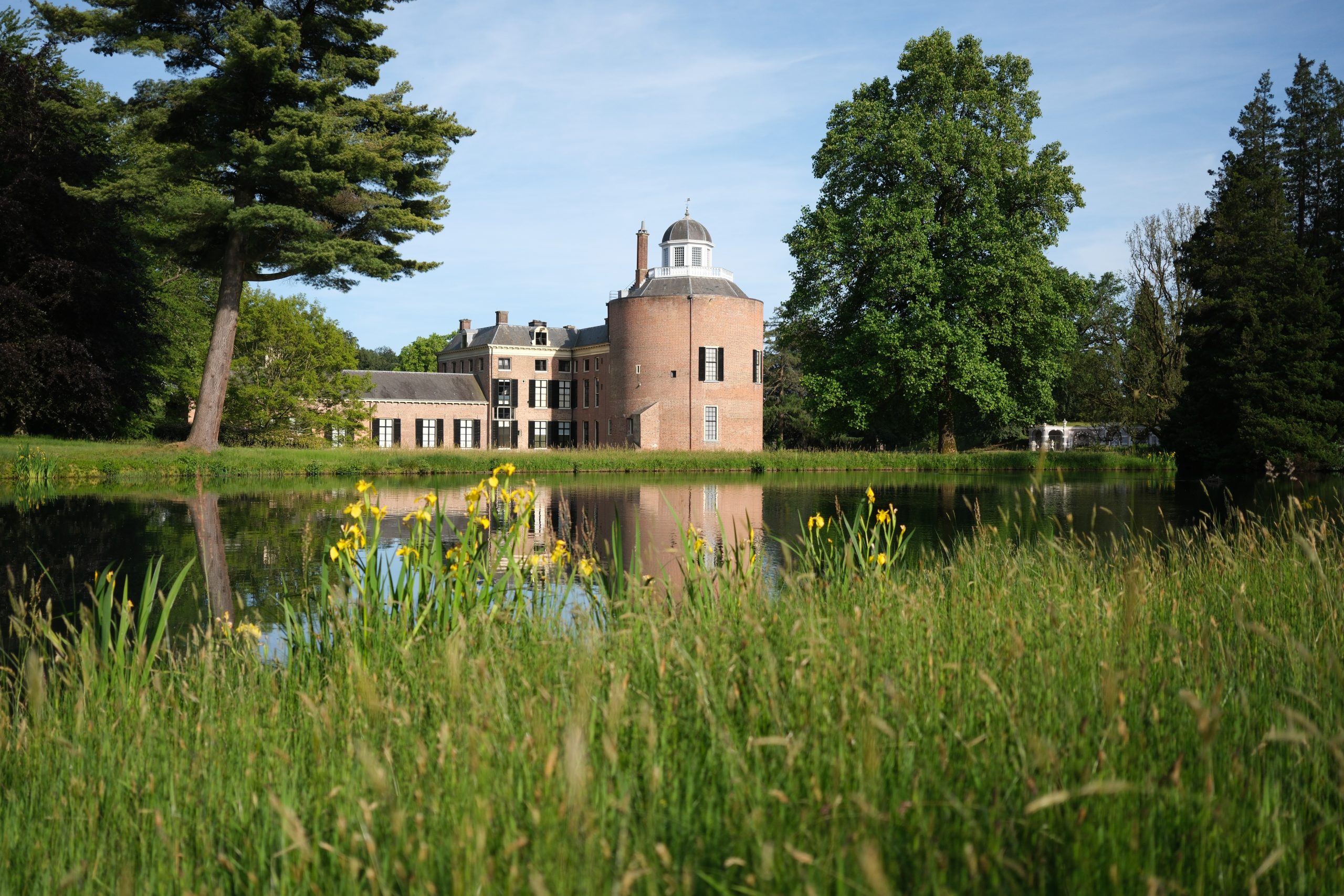 park-Rosendael-met-kasteel-gezien-vanaf-de-vijver