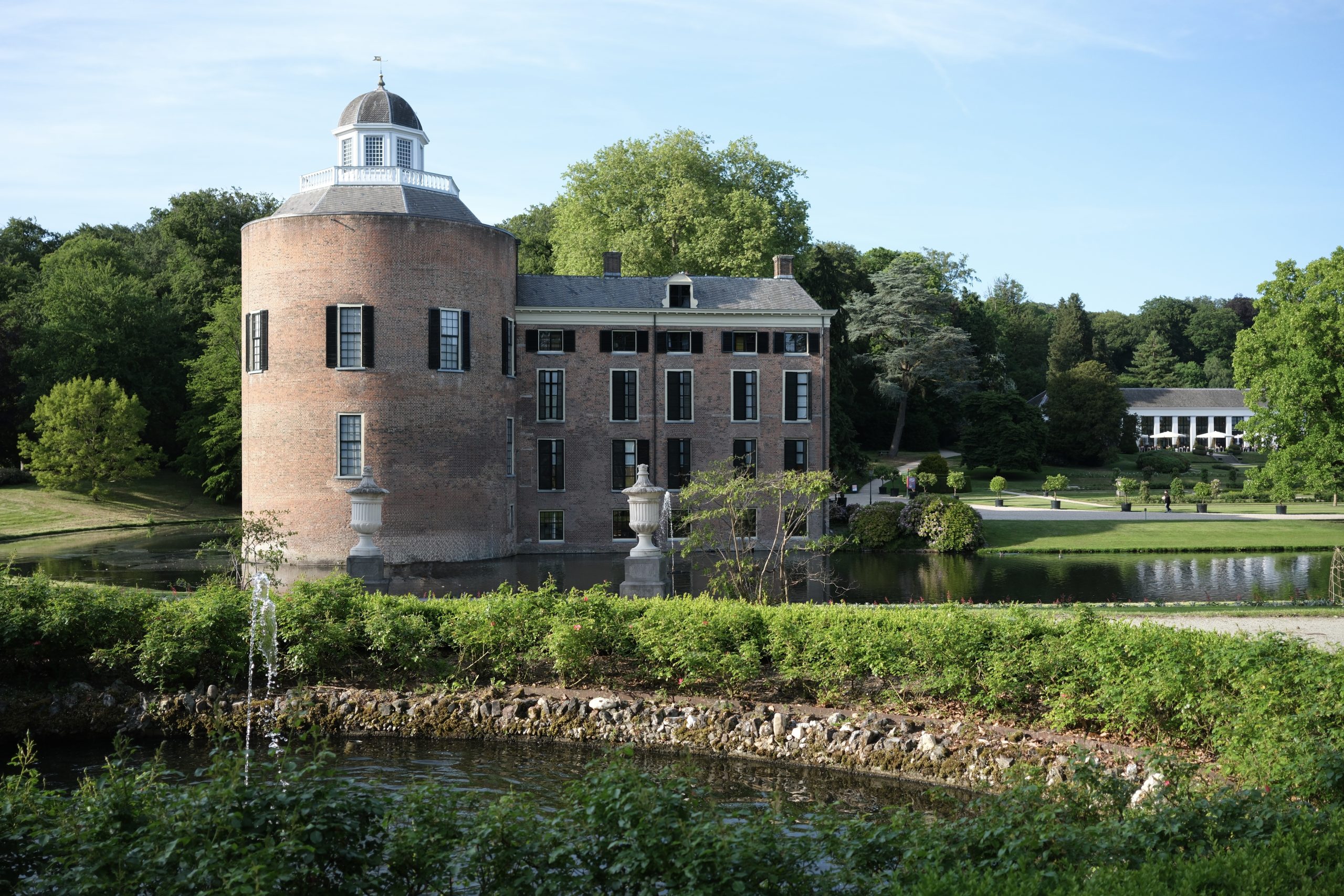 Kasteel-Rosendael-gezien-vanaf-Schelpengalerij
