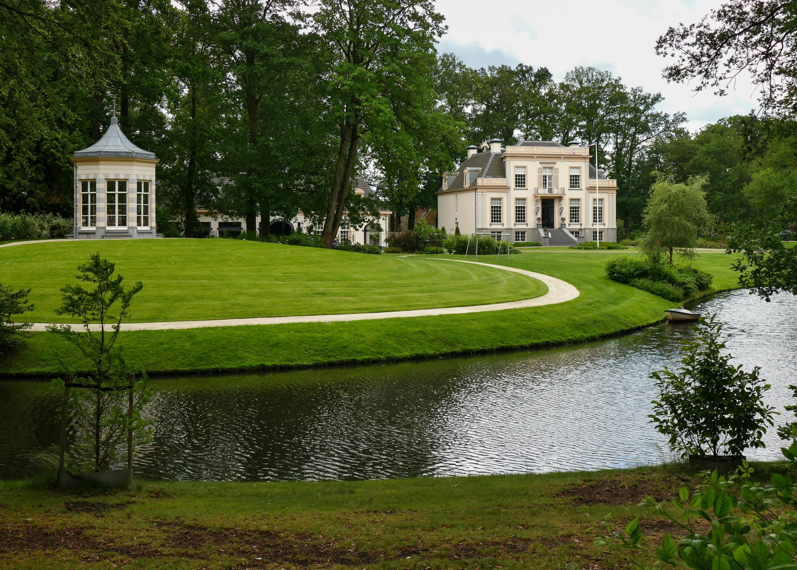 huis en theekoepel op landgoed Bonenburg