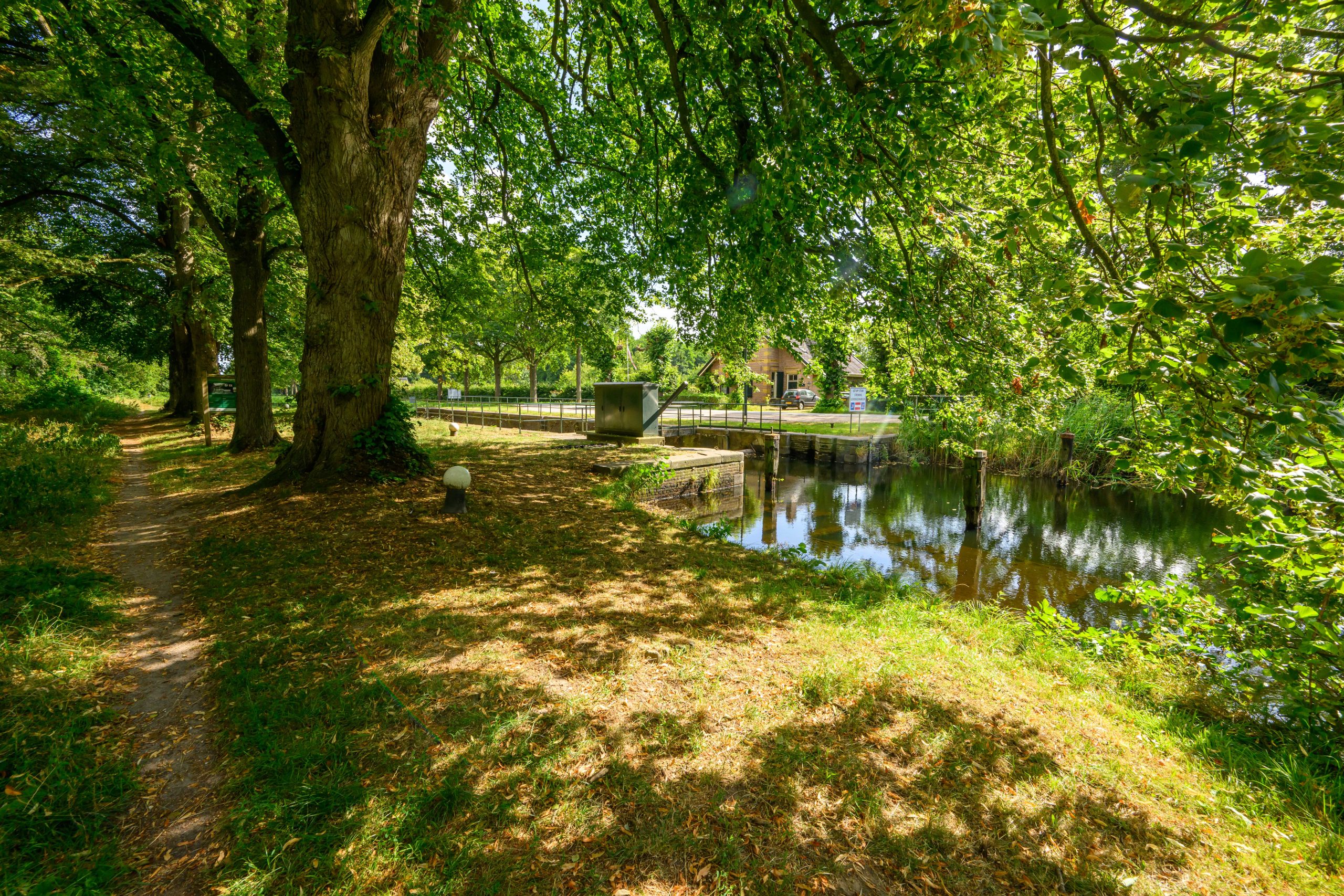 sluis en de Grift op landgoed Bonenburg