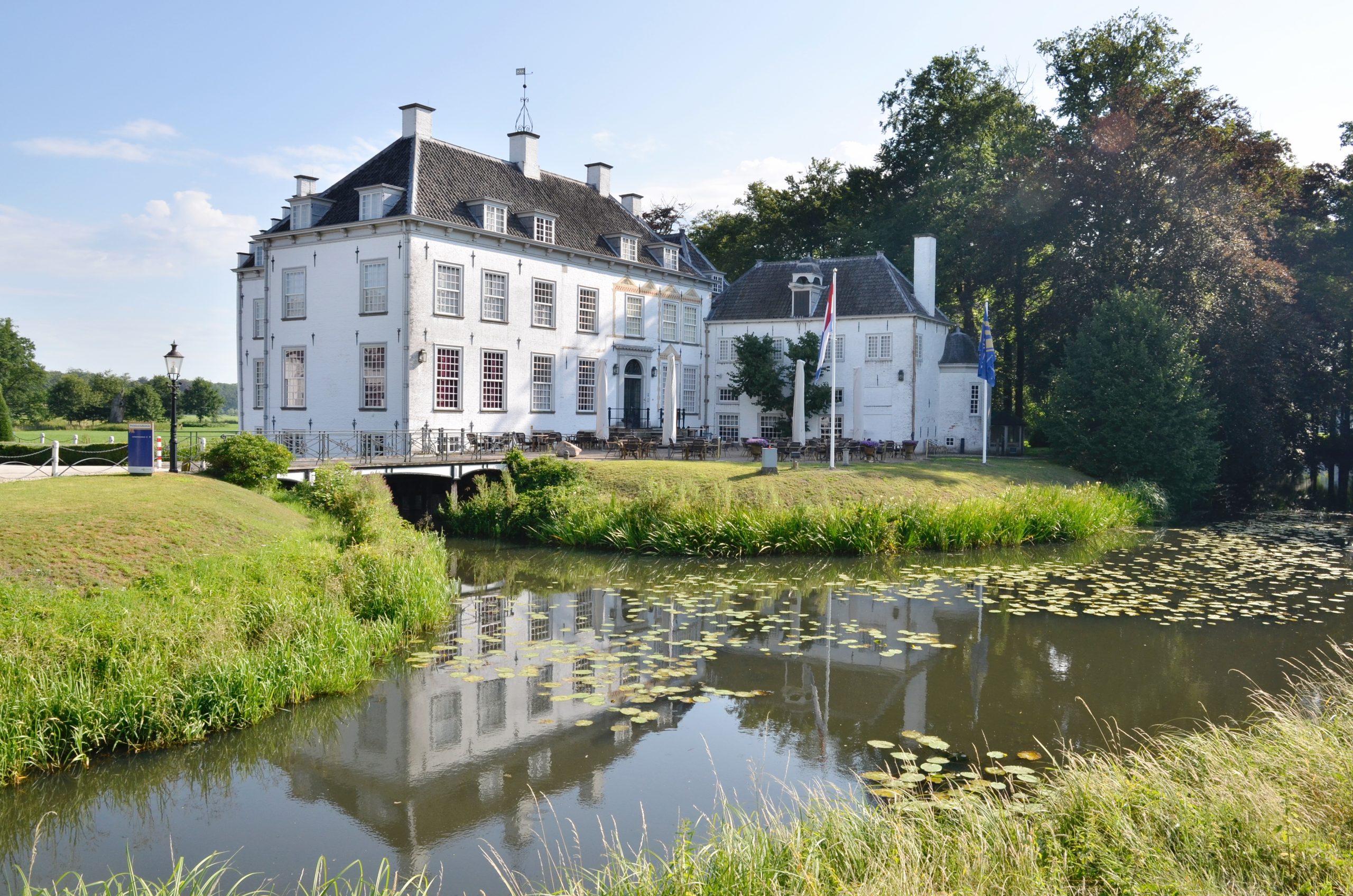 Huis 't Velde gezien vanaf brug
